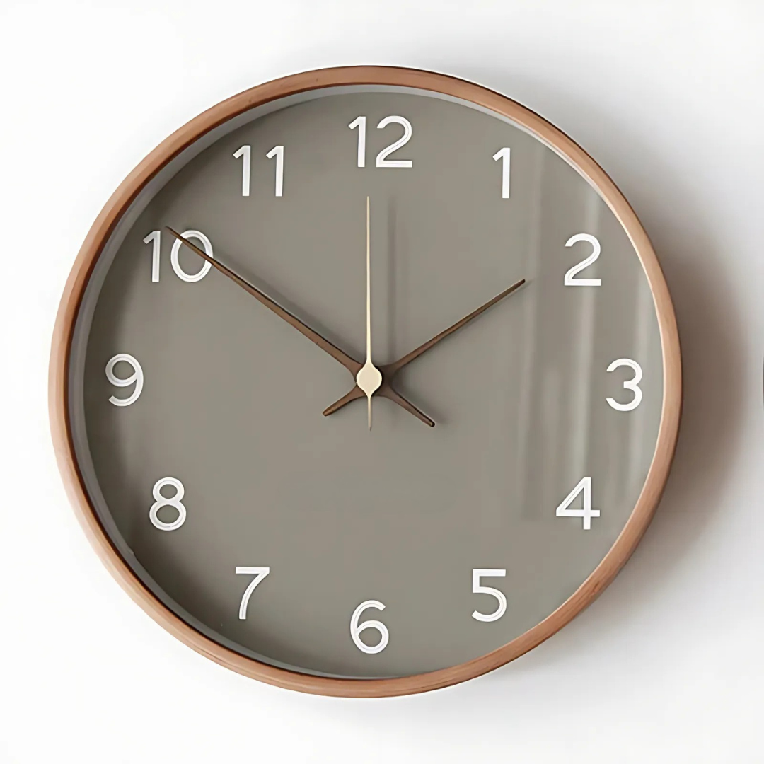 Stilren Vægur i Træ - Støjsvag og Minimalistisk Design 30 cm