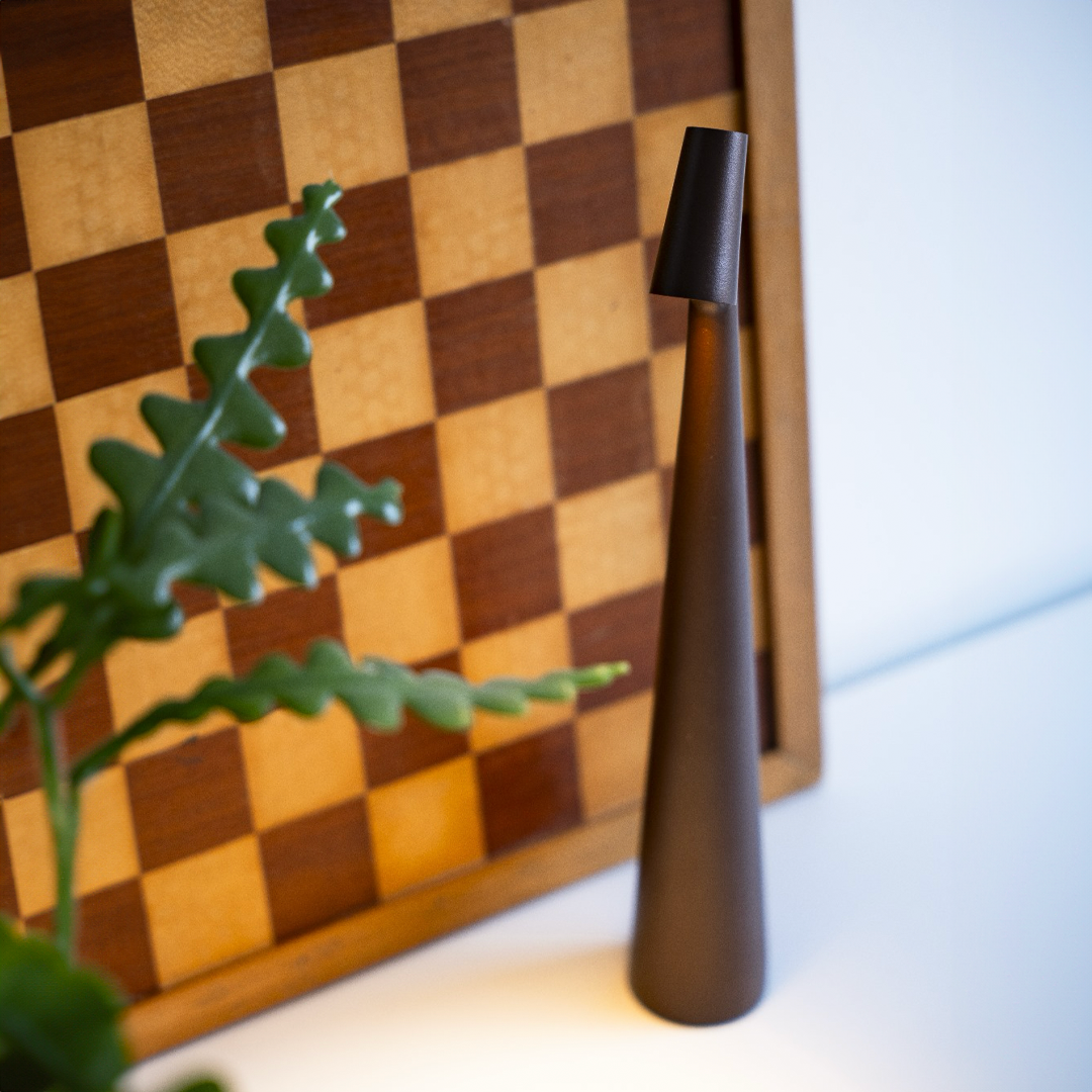 Trådløs LED Bordlampe i Rød Metal - Lang Batterilevetid