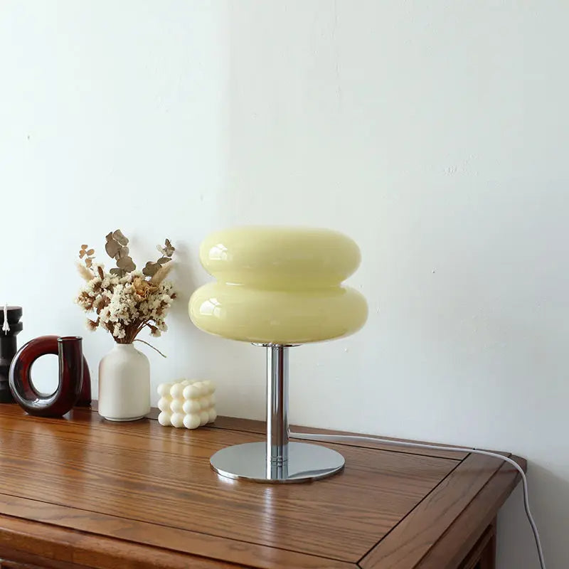 Elegant Bauhaus Bordlampe med Trådløs LED og Dæmpbarhed