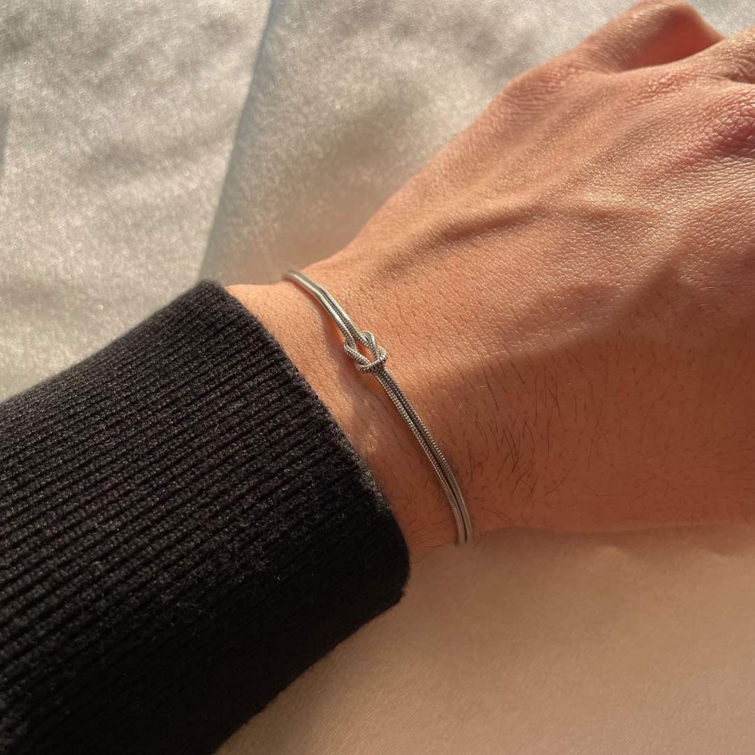 Elegant Nodeløs Armring – Atria