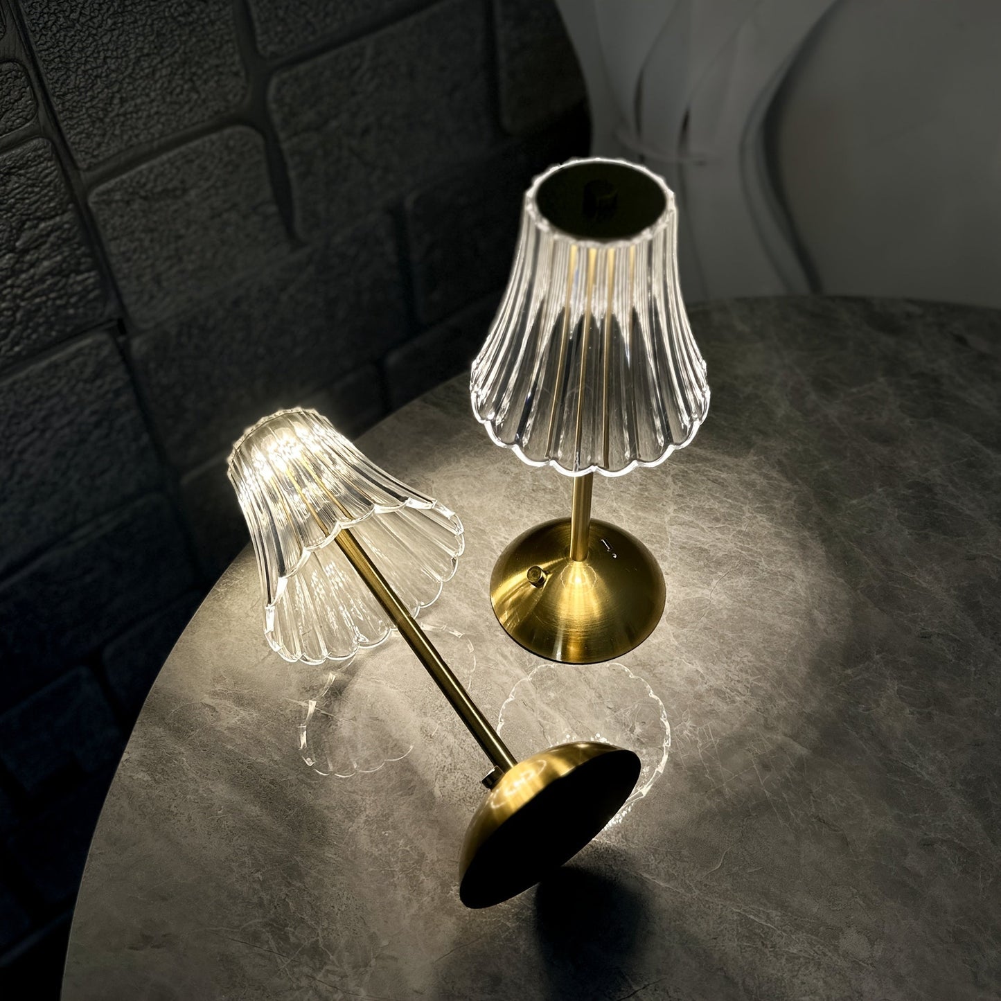 Elegant og Justerbar LED Bordlampe med Touch Sensor