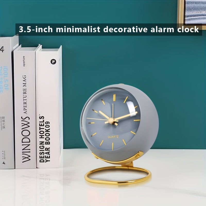 Tyst väggklocka i nordeuropeisk design – Självlysande visare och metallram