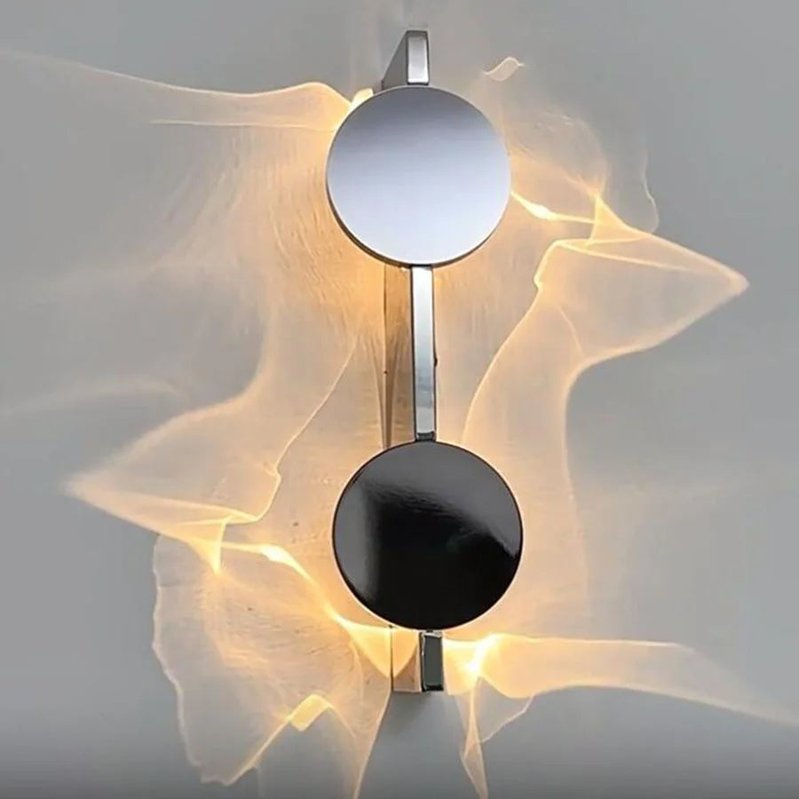 Elegant LED-vägglampa i krom – Skapar mysighet och stil