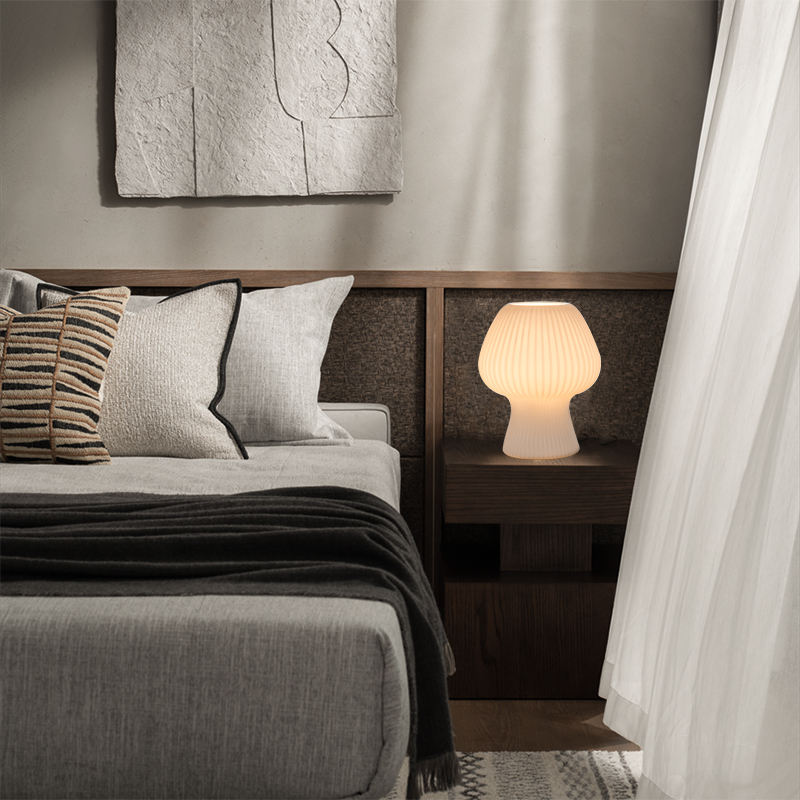 Vintage Bordlampe med Hyggebelysning og Klassisk Design
