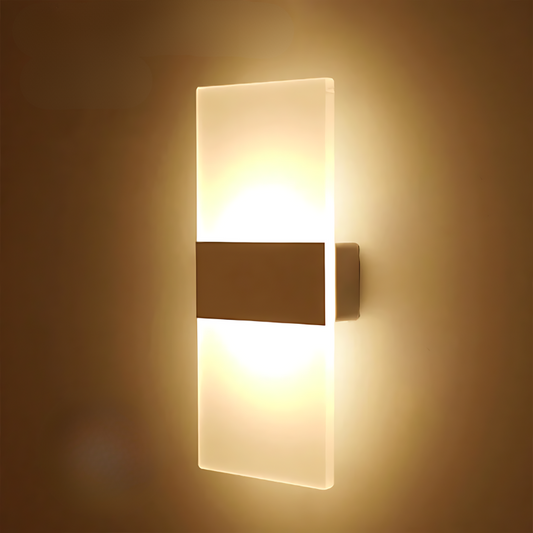 Elegant vägglampa med touch-sensor och USB-laddning