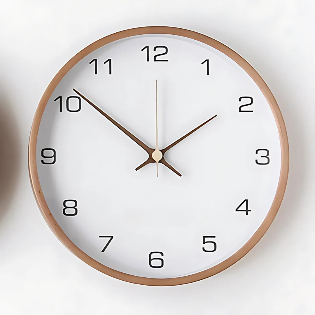 Stilren Vægur i Træ - Støjsvag og Minimalistisk Design 30 cm