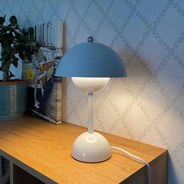Nordisk Bordlampe med Justerbar LED - Elegant og Funktionel