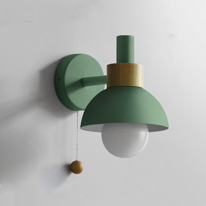 Farverig Væglampe i Moderne Design med Glaskuppel