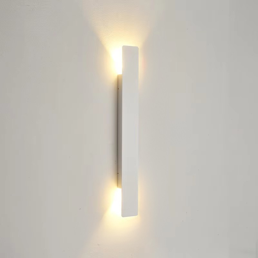 Elegant utomhusvägglampa med väderbeständig aluminium