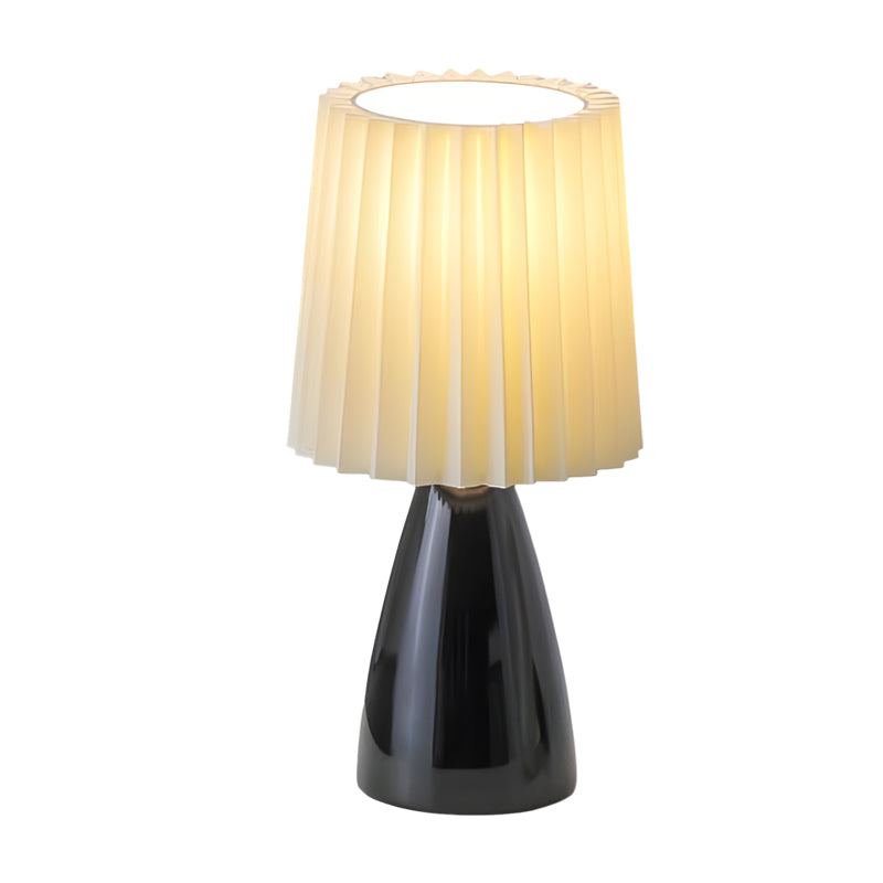 Elegant bordlampe med USB og justerbart lys i plissé stof