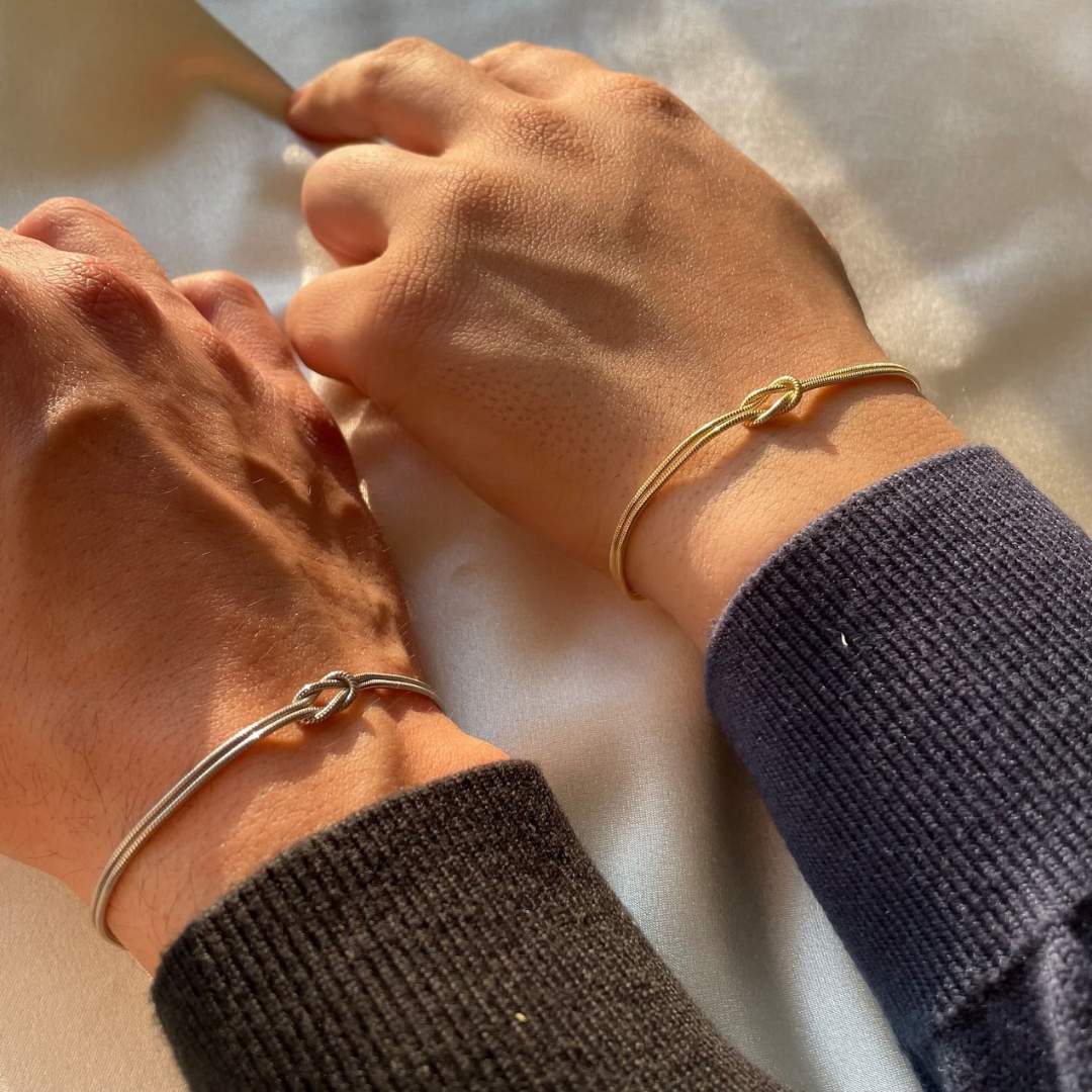 Elegant Nodeløs Armring – Atria