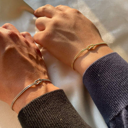 Elegant Nodeløs Armring – Atria