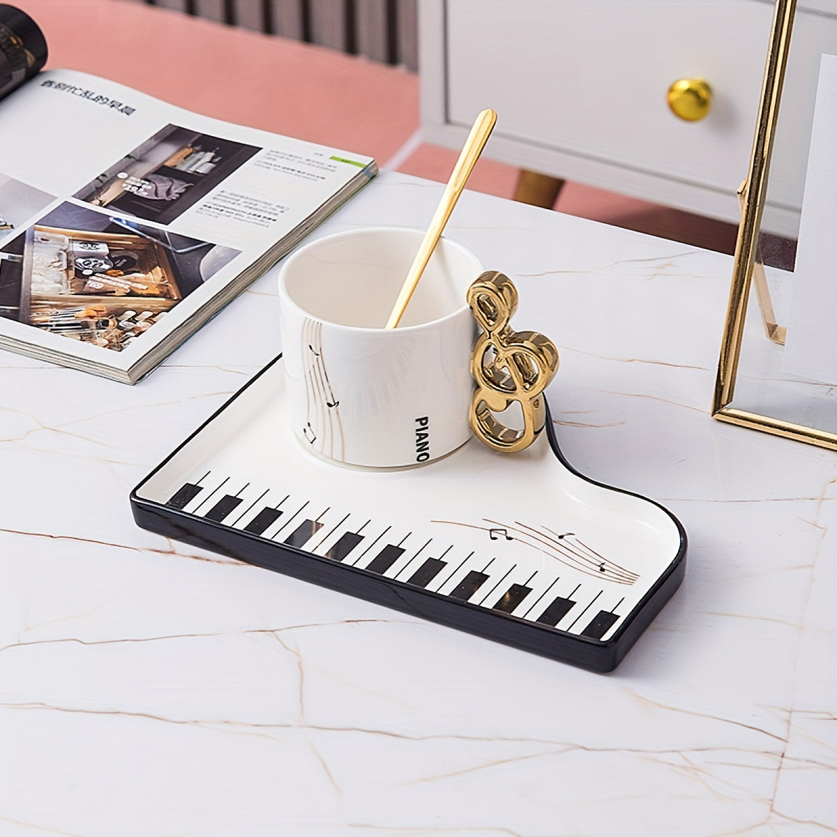 Elegant set med kopp och fat för musikälskare – Pianissimo-smak
