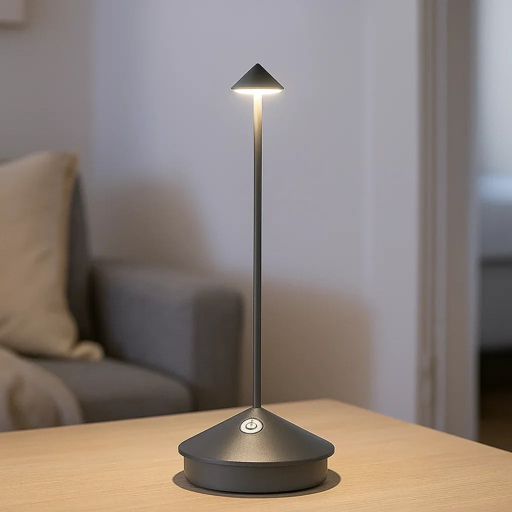 Dæmpbar LED Bordlampe – Vandtæt Elegance til Indendørs & Udendørs