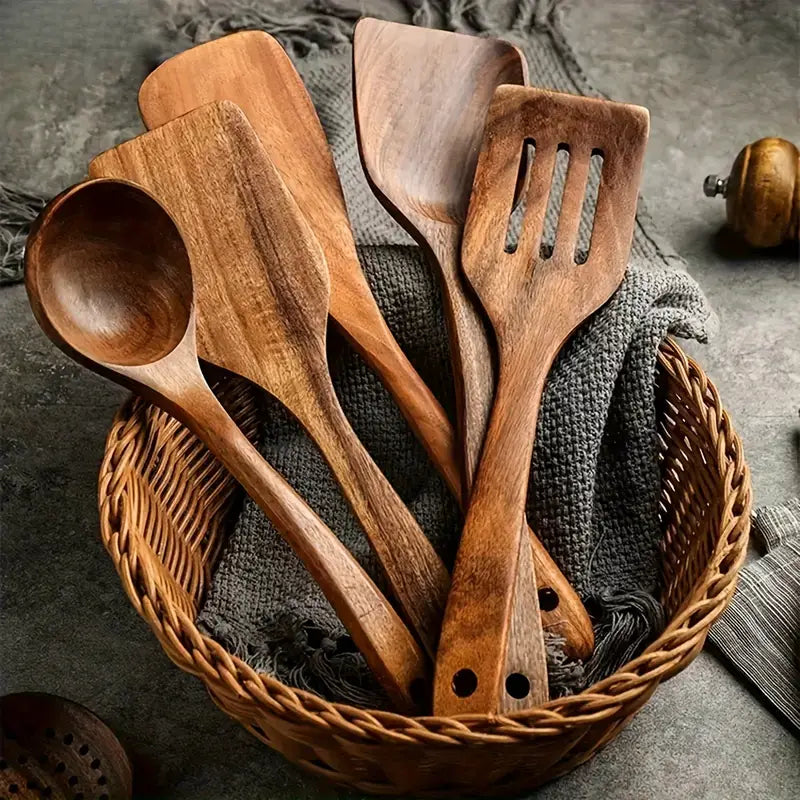 Elegant set av naturligt teakträ till ditt kök