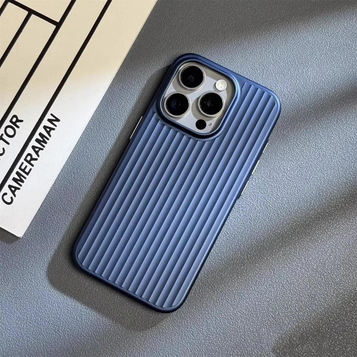 Slankt iPhone-etui med militærbeskyttelse til daglig brug