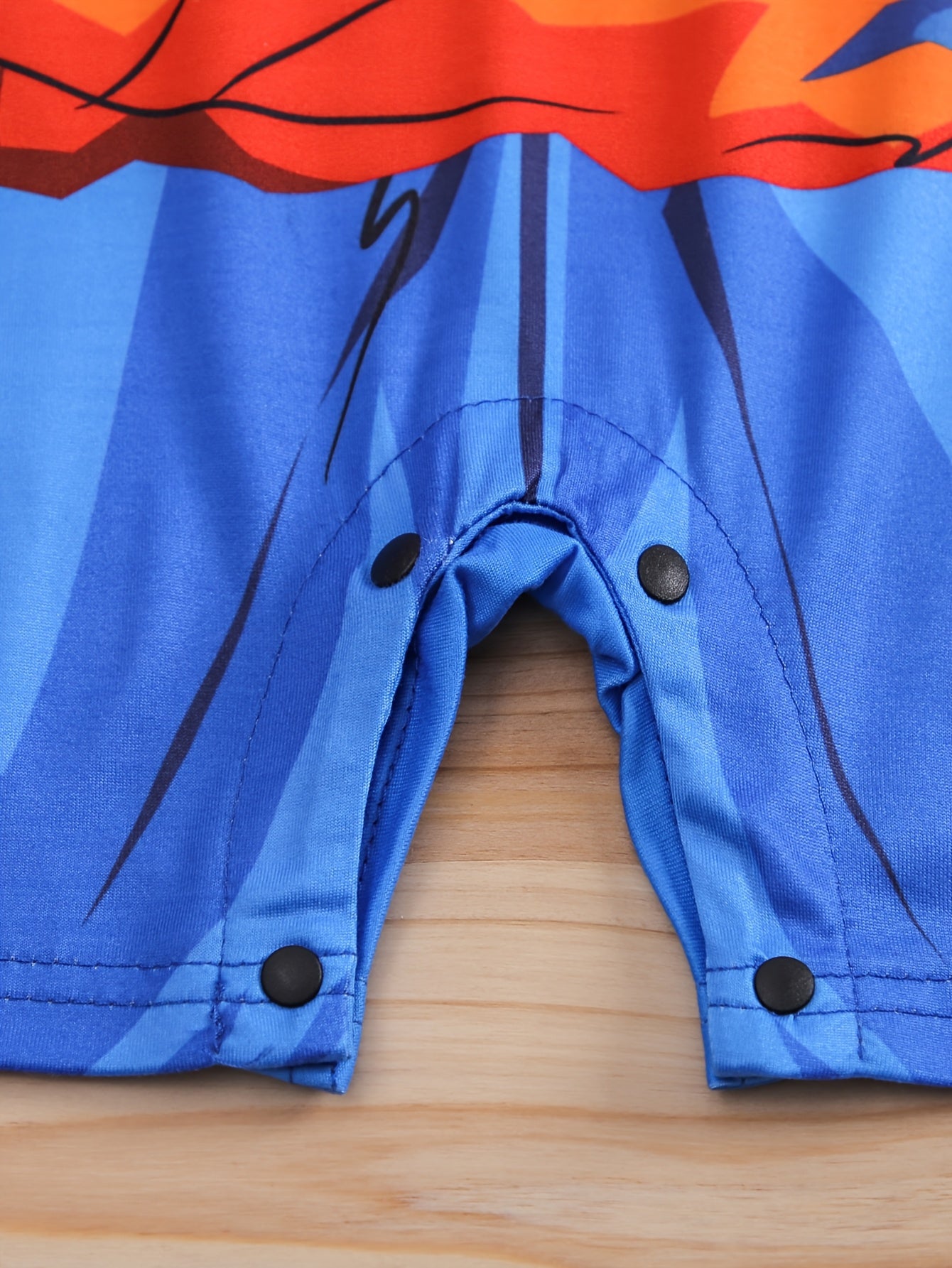 Behagelig Baby Romper med Anime Tema og Hurtig Lukning