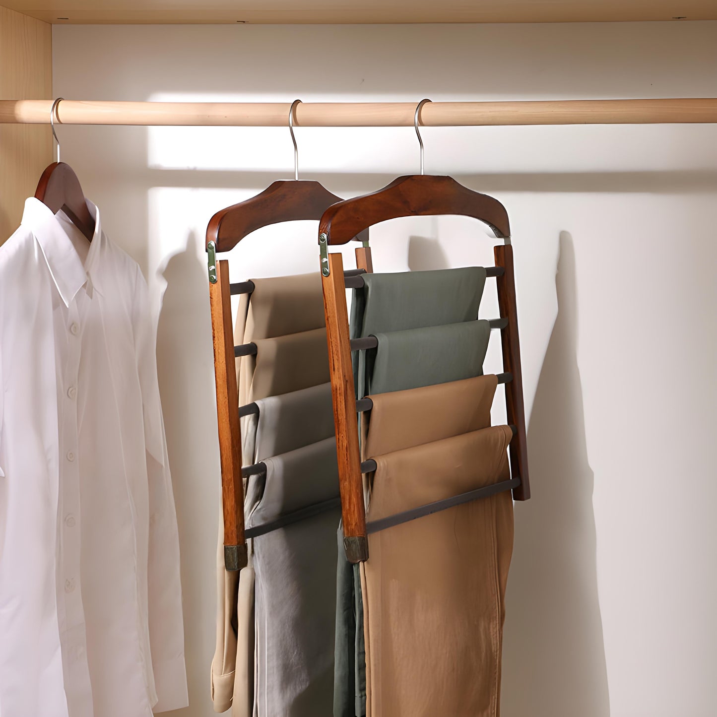 Elegante Træbøjler til Optimal Skabsplads og Stil