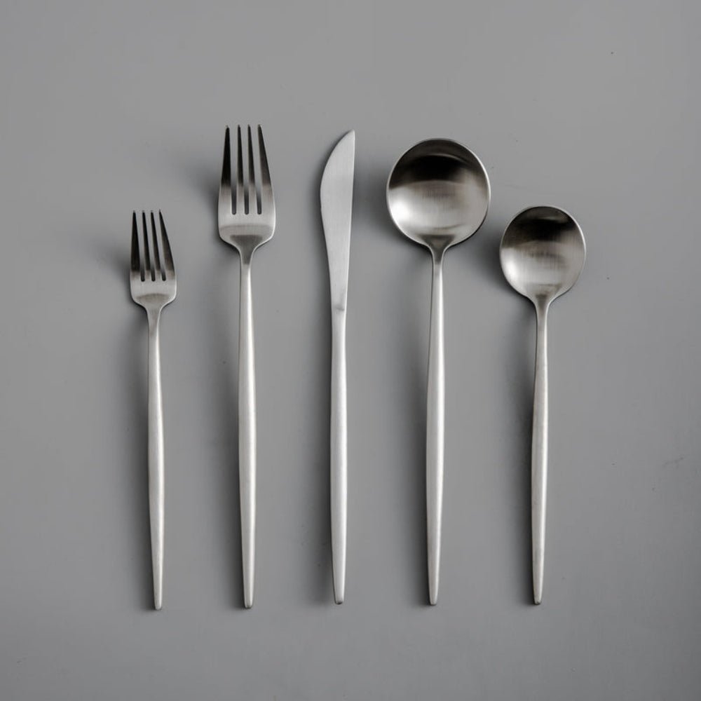 Modernt bestickset i rostfritt stål - Elegant och hållbart