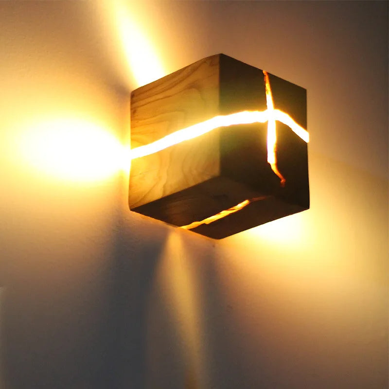Handgjord Trälampa med Varm LED-belysning – Unik Design