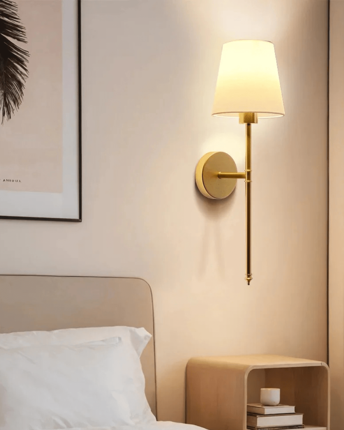 Elegant væglampe med justerbar lysstyrke og tidløst design
