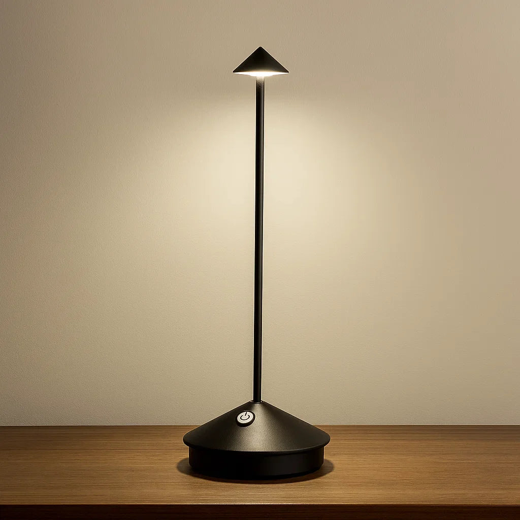 Dæmpbar LED Bordlampe – Vandtæt Elegance til Indendørs & Udendørs