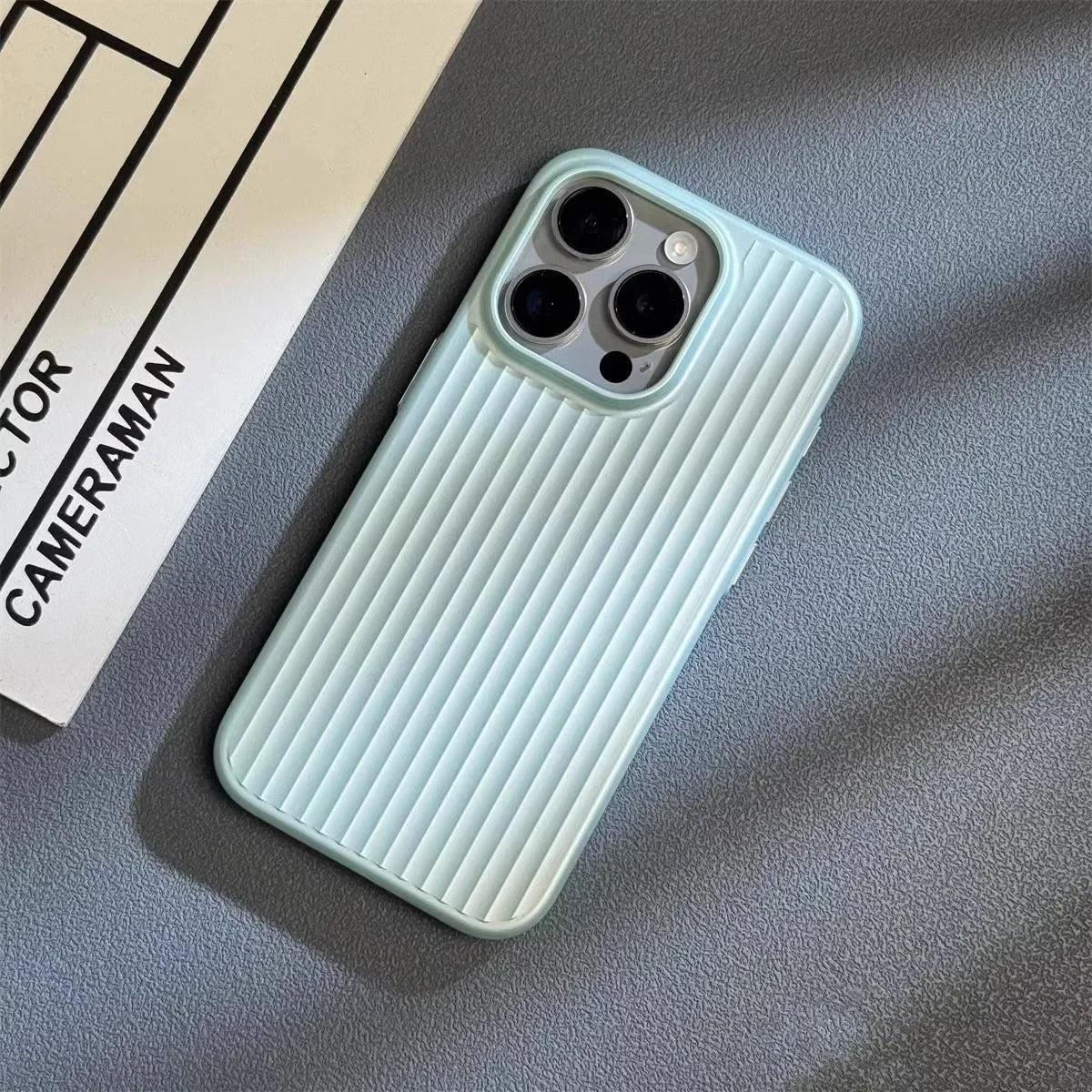 Slankt iPhone-etui med militærbeskyttelse til daglig brug