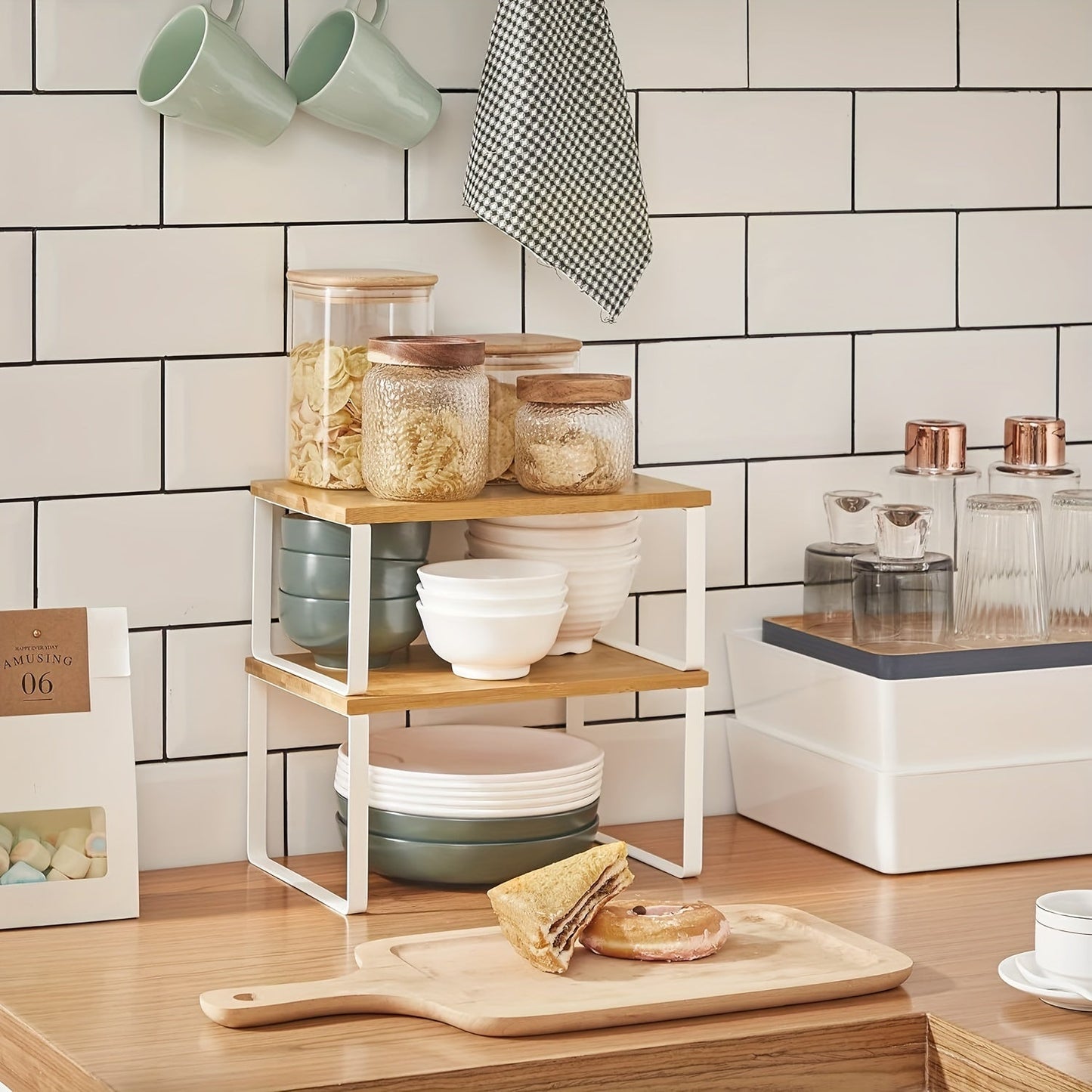 Set med 2 Justerbara Hyllor i Bambu – Elegant och Platsbesparande