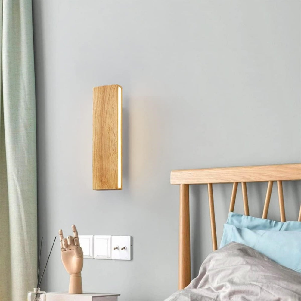 Væglampe i Træ med Justerbar LED for Optimal Belysning