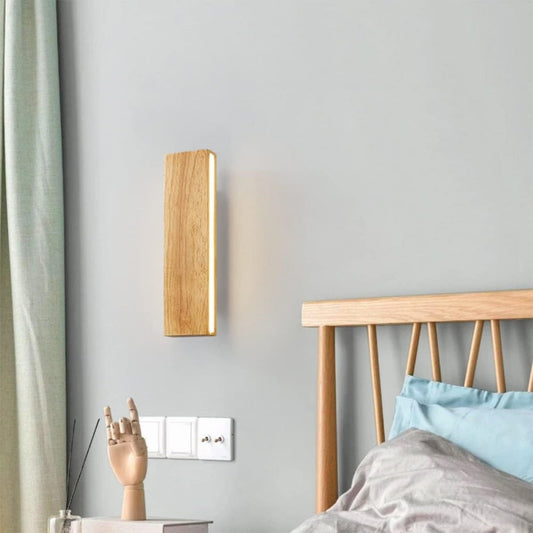 Væglampe i Træ med Justerbar LED for Optimal Belysning
