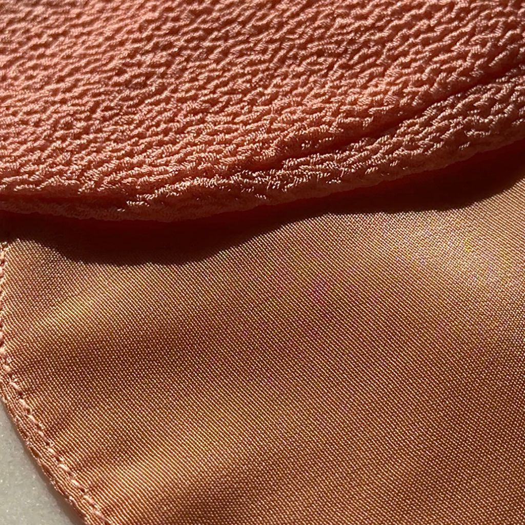 Exklusivt silkeset – naturlig glöd och hudförnyelse