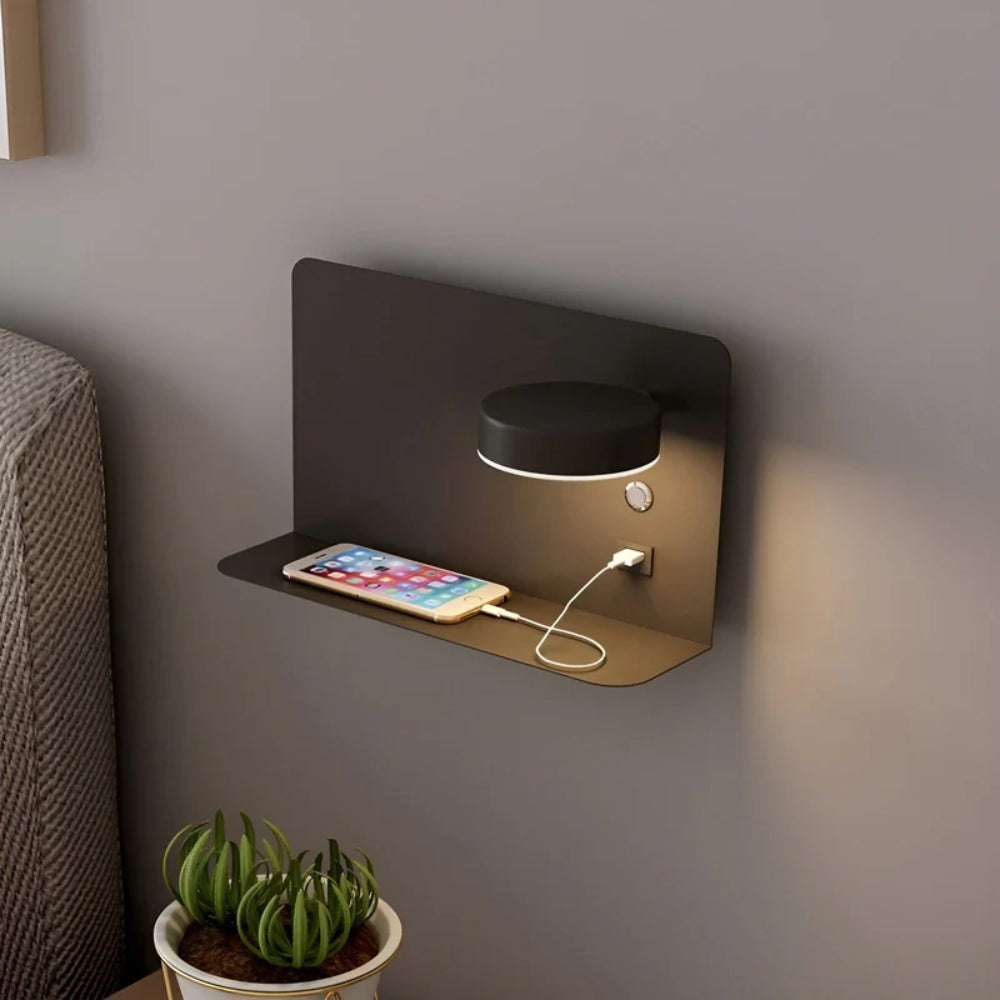 Vägglampa med USB-laddare och Praktisk Hylla
