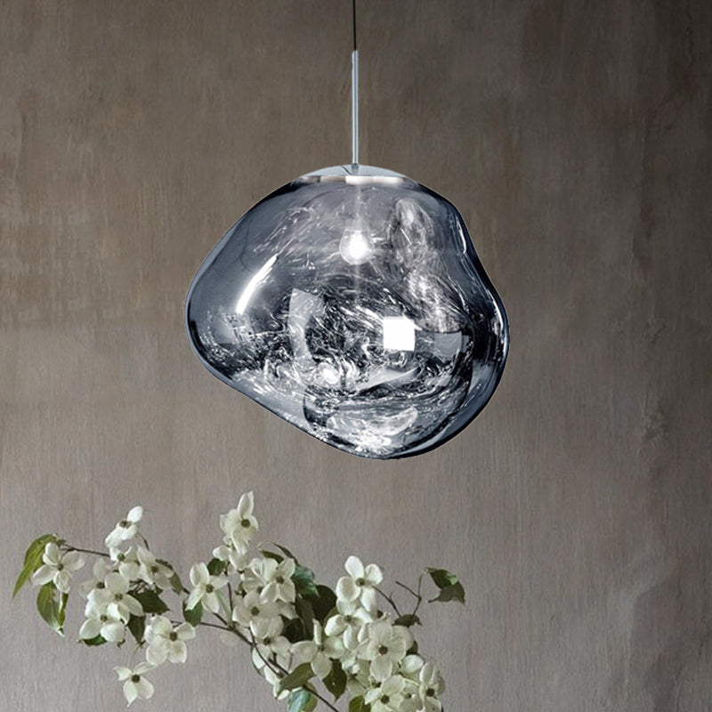 Elegant hængelampe i glas til stilfuld belysning af dit hjem