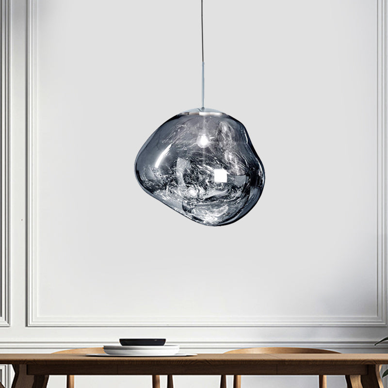 Elegant hængelampe i glas til stilfuld belysning af dit hjem