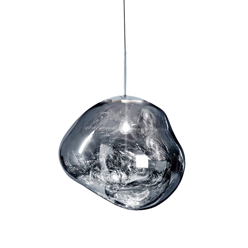 Elegant hængelampe i glas til stilfuld belysning af dit hjem
