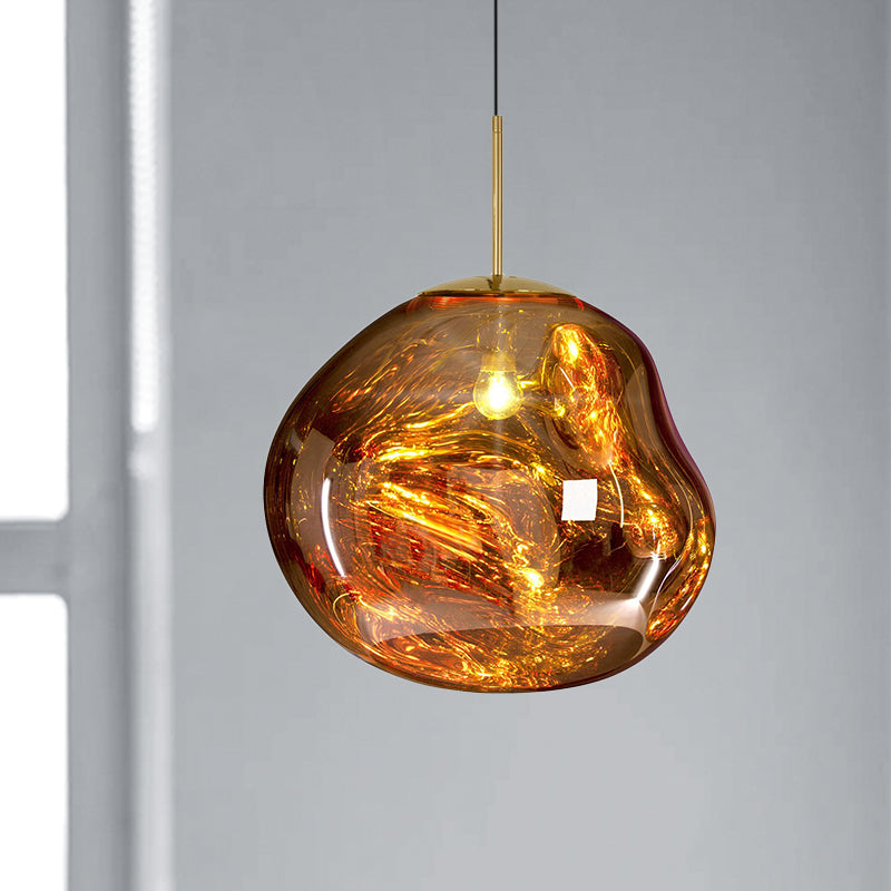 Elegant hængelampe i glas til stilfuld belysning af dit hjem