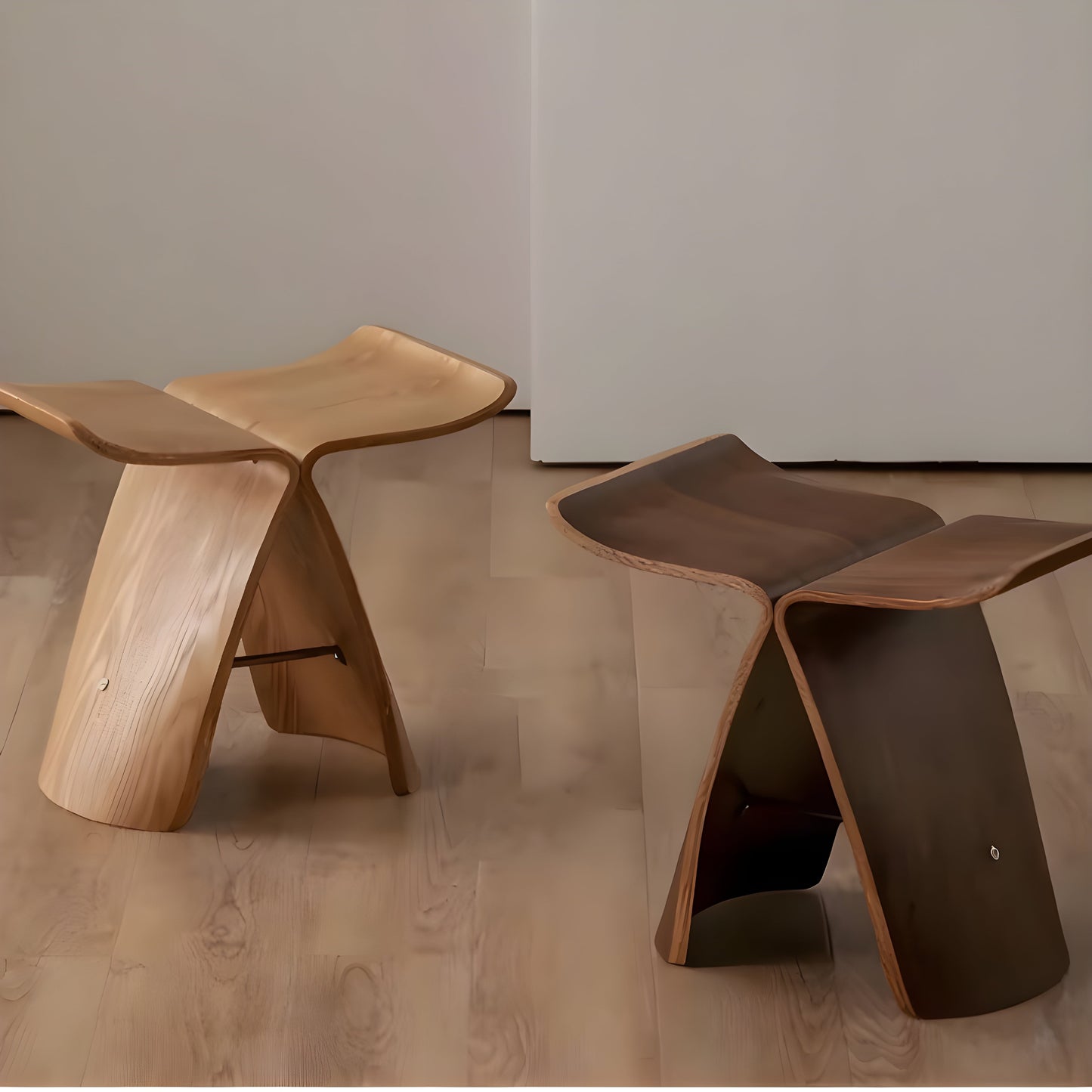 Elegant träbänk i massivt trä – minimalistisk och hållbar