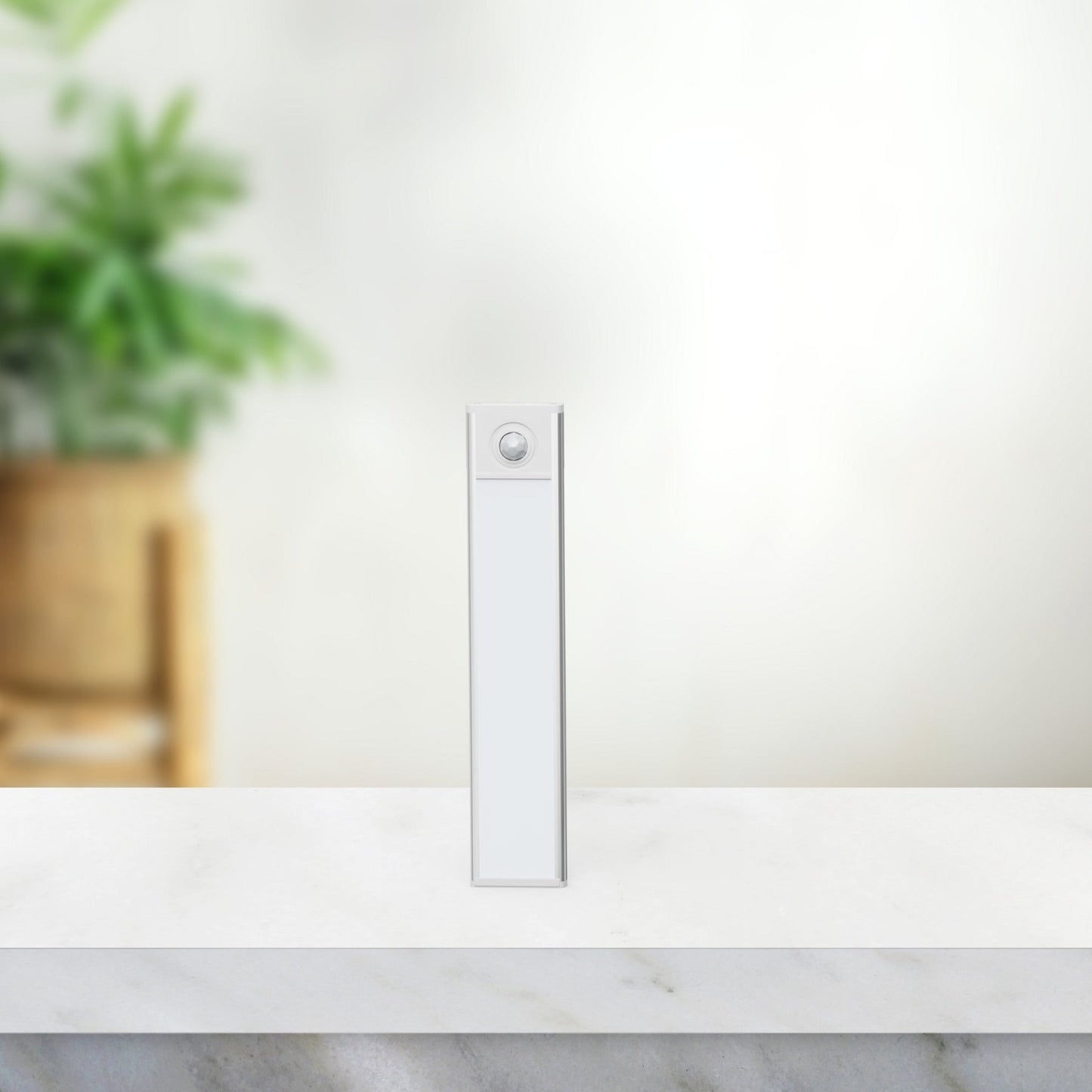 Trådlös LED-ljuslist med rörelsesensor och solcellsladdning