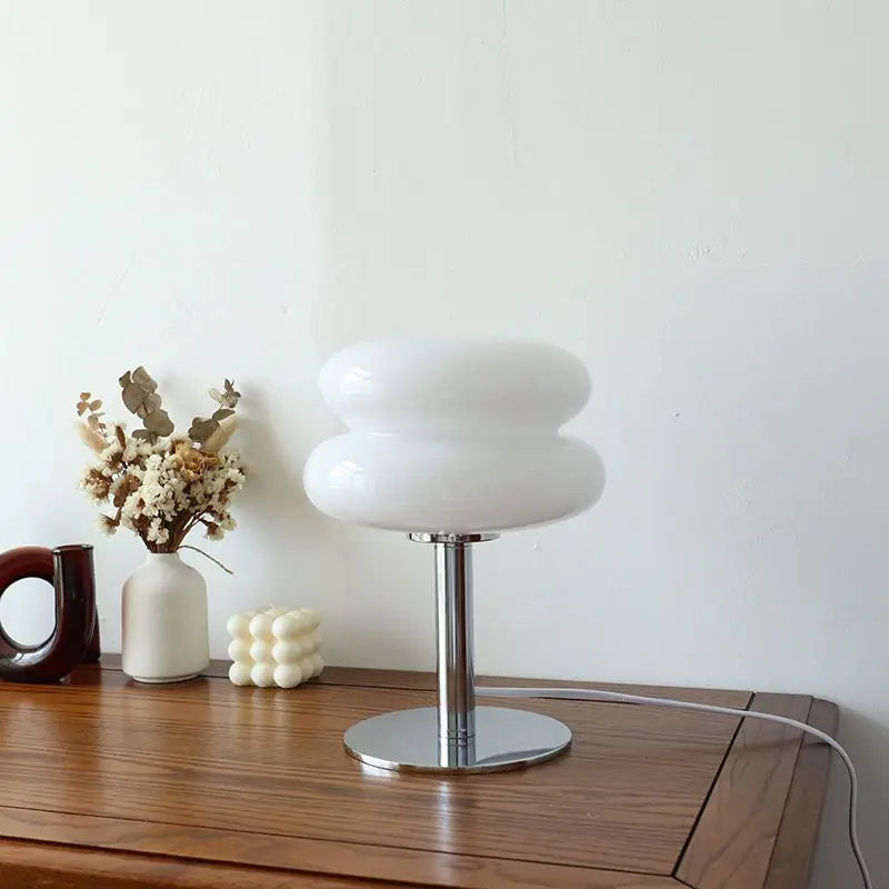 Elegant Bauhaus Bordlampe med Trådløs LED og Dæmpbarhed