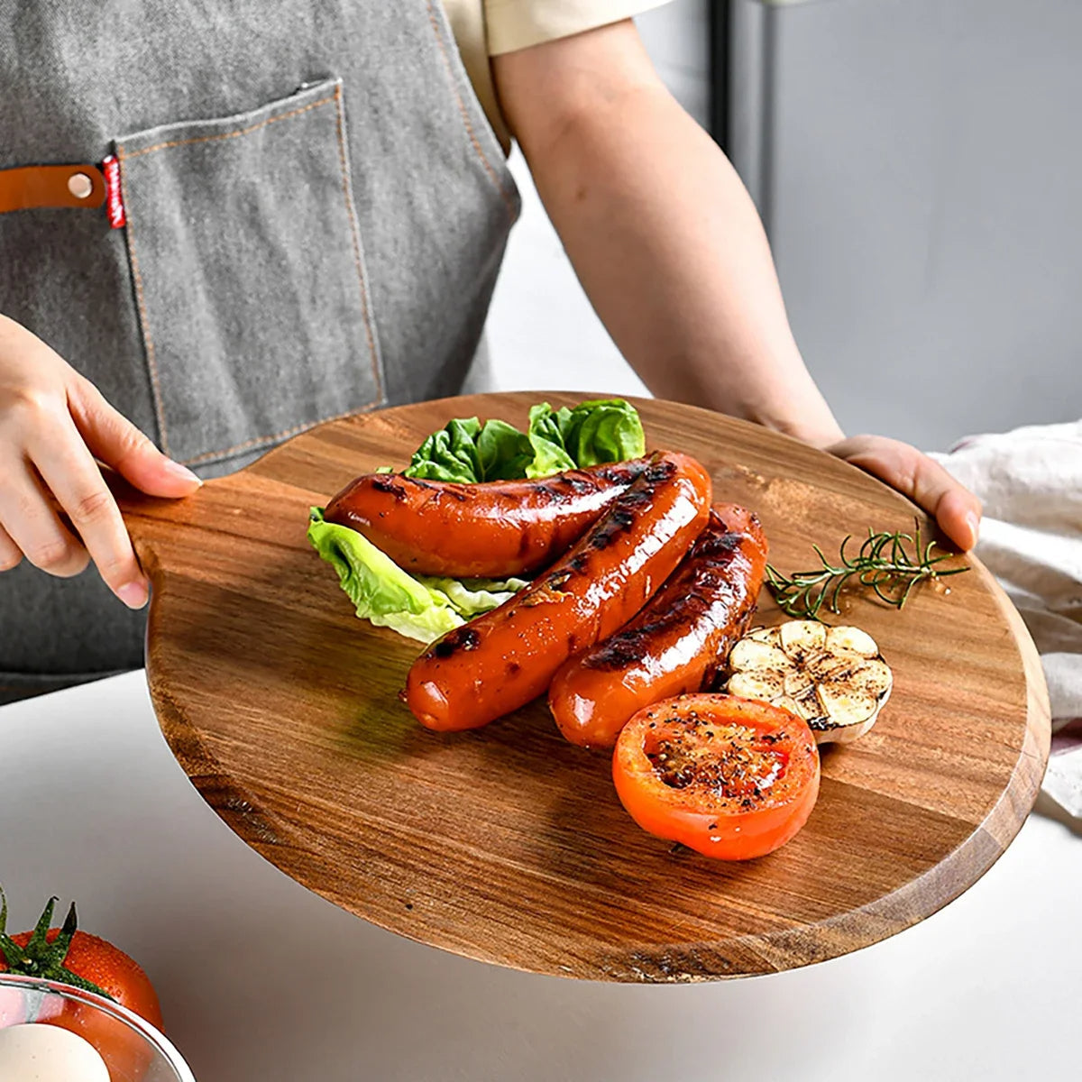 Rund skärbräda och serveringsbricka i akaciaträ - Luxa