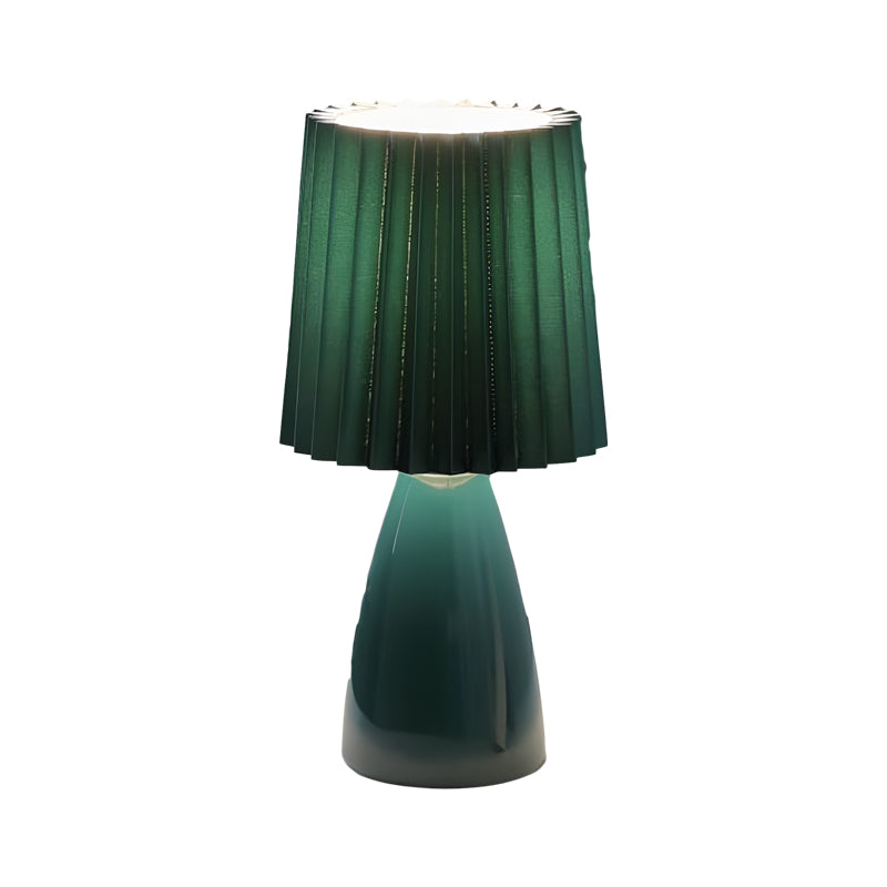 Elegant bordlampe med USB og justerbart lys i plissé stof