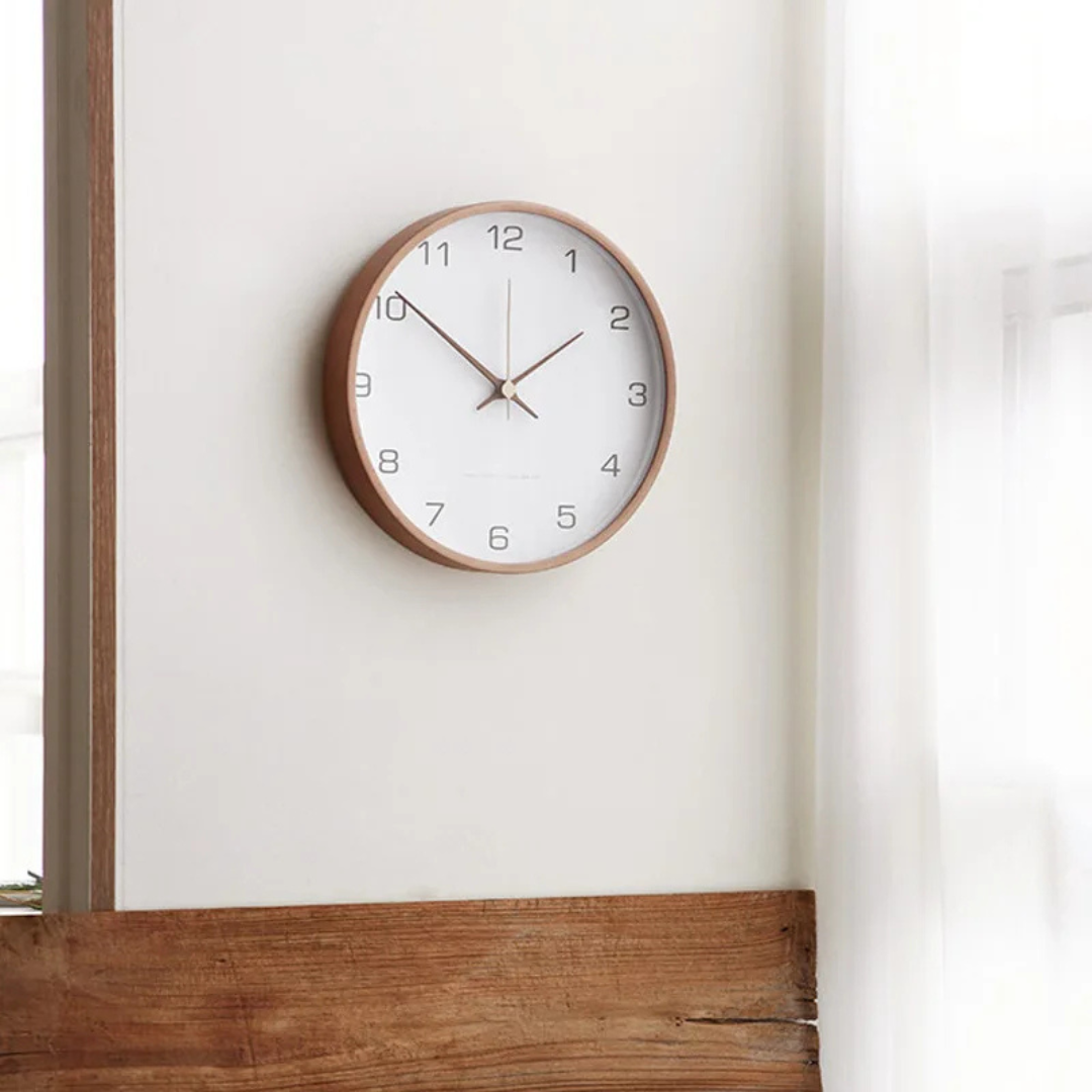 Stilren Vægur i Træ - Støjsvag og Minimalistisk Design 30 cm