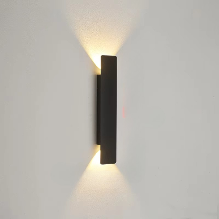Elegant utomhusvägglampa med väderbeständig aluminium