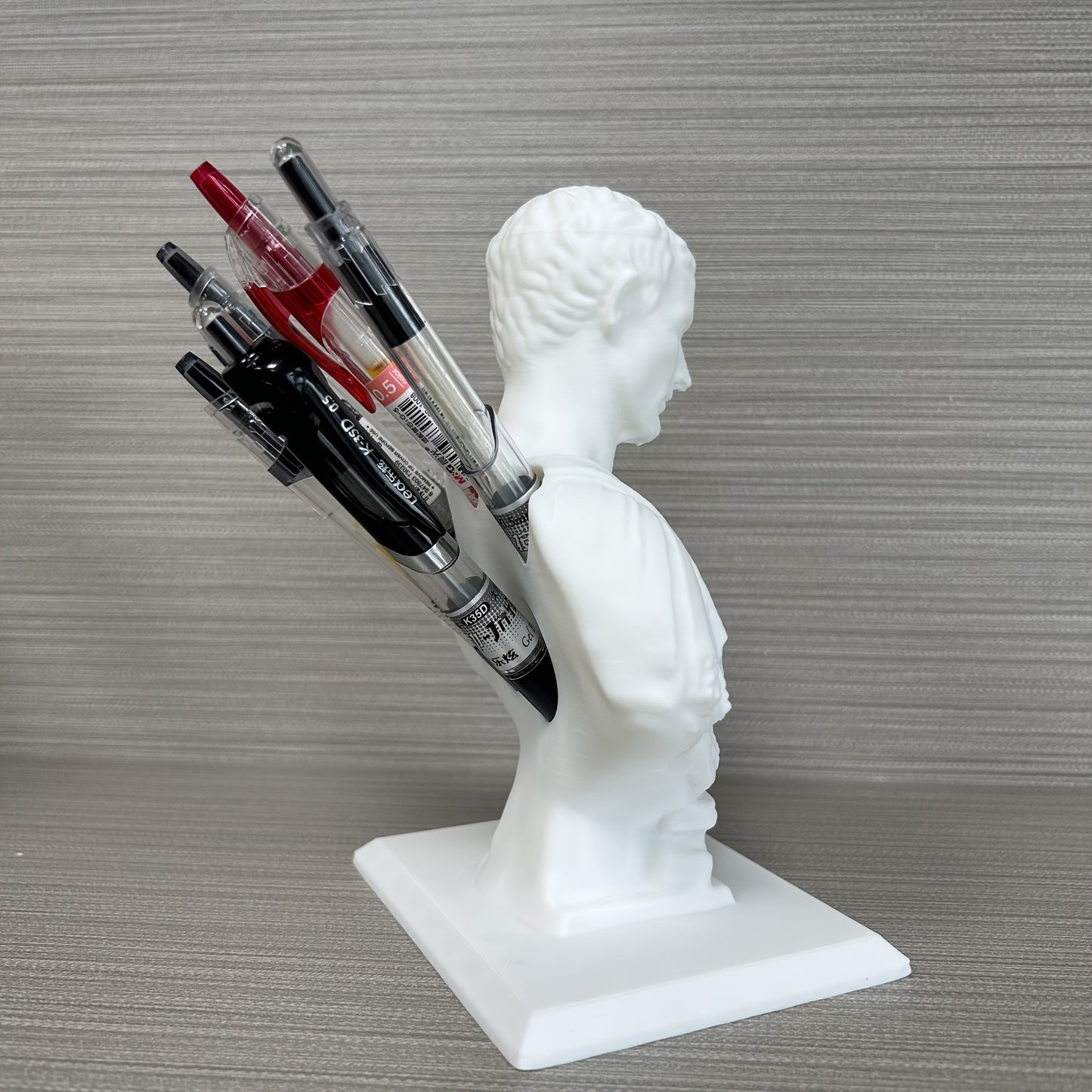 César Pen Holder – Kreativt Pennställ från Julius Caesar