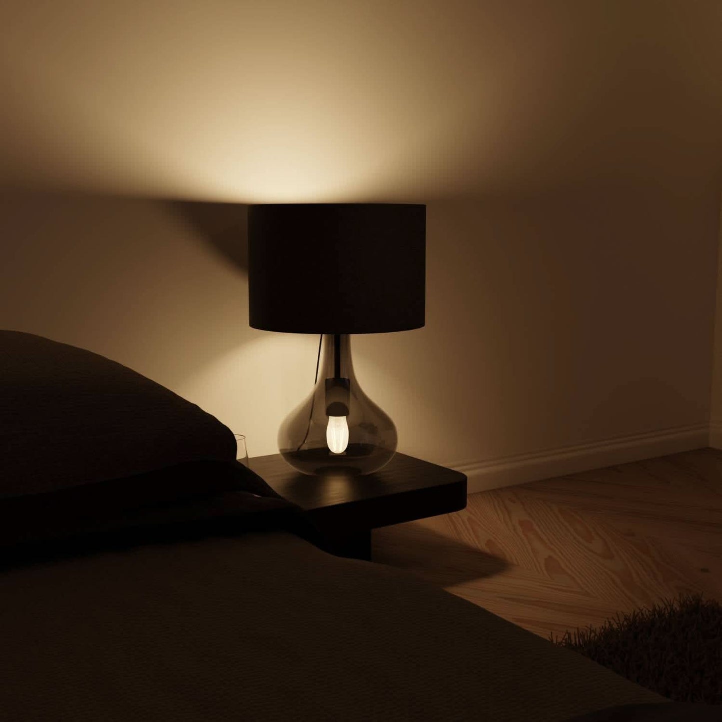 Moderne Natlampe med Dobbeltpære og Elegant Metaldesign