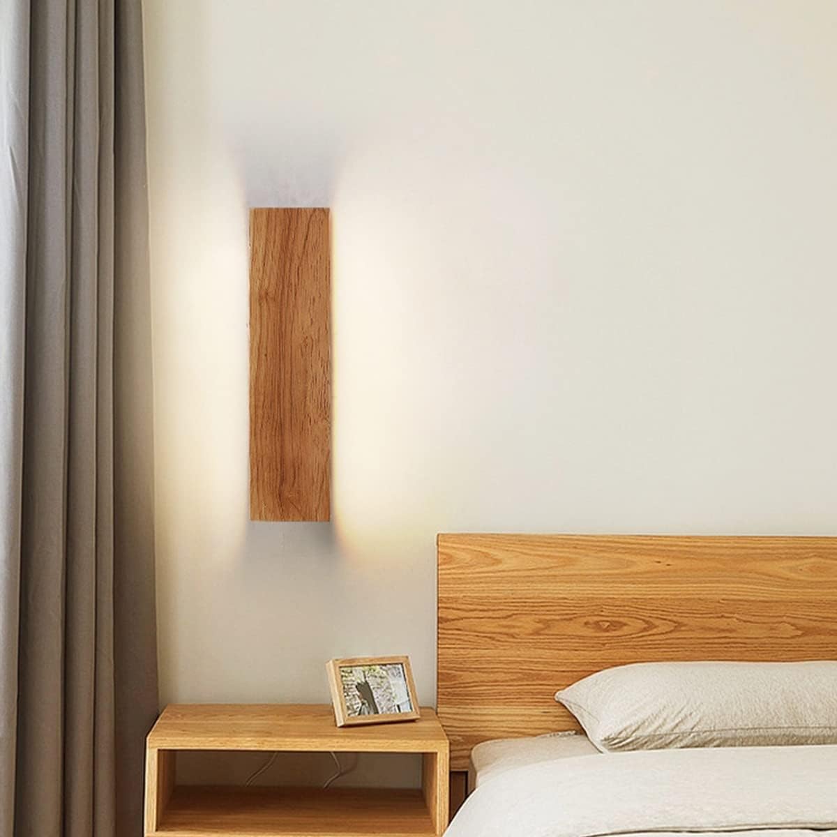 Væglampe i Træ med Justerbar LED for Optimal Belysning