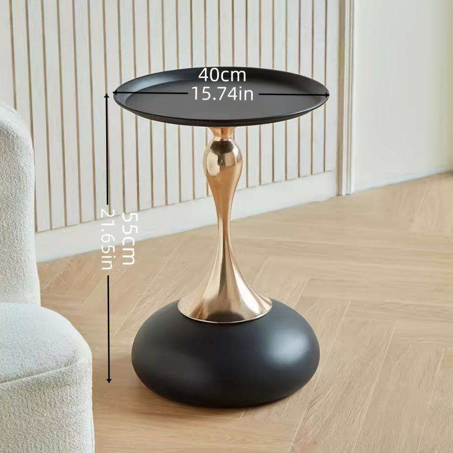 Snyggt och praktiskt sidobord i metall och keramik