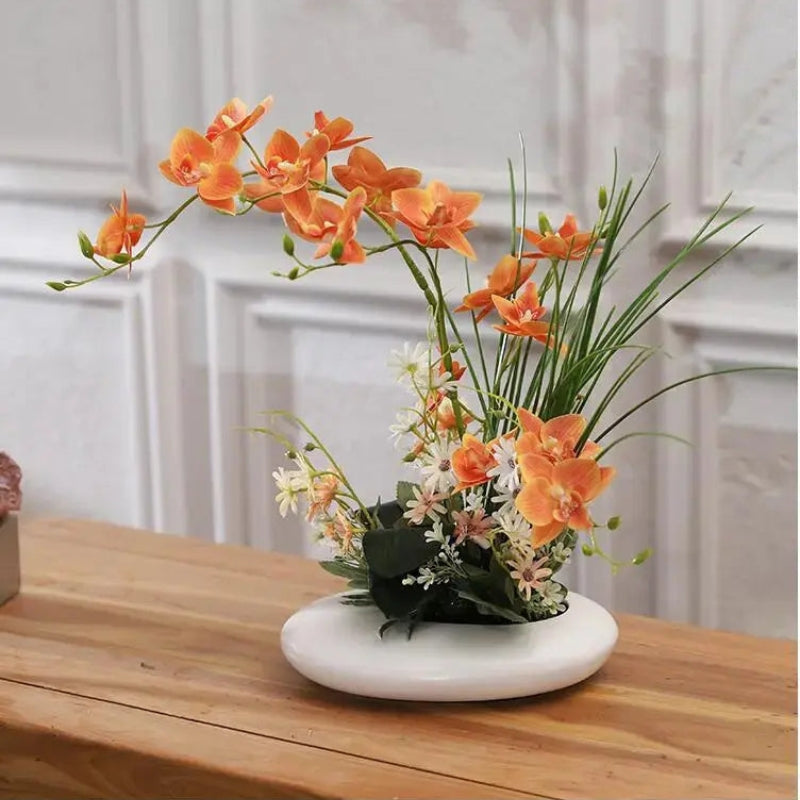 Modern vas med konstgjorda orkidéer - Realistiskt blomsterarrangemang