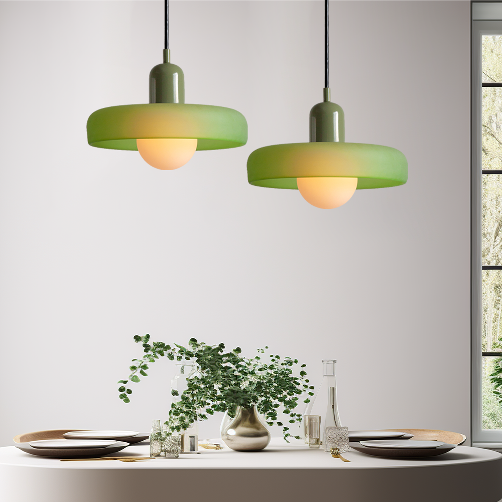 Pendellampa i färgat glas från Bauhaus
