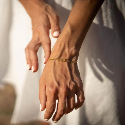 Elegant Nodeløs Armring – Atria